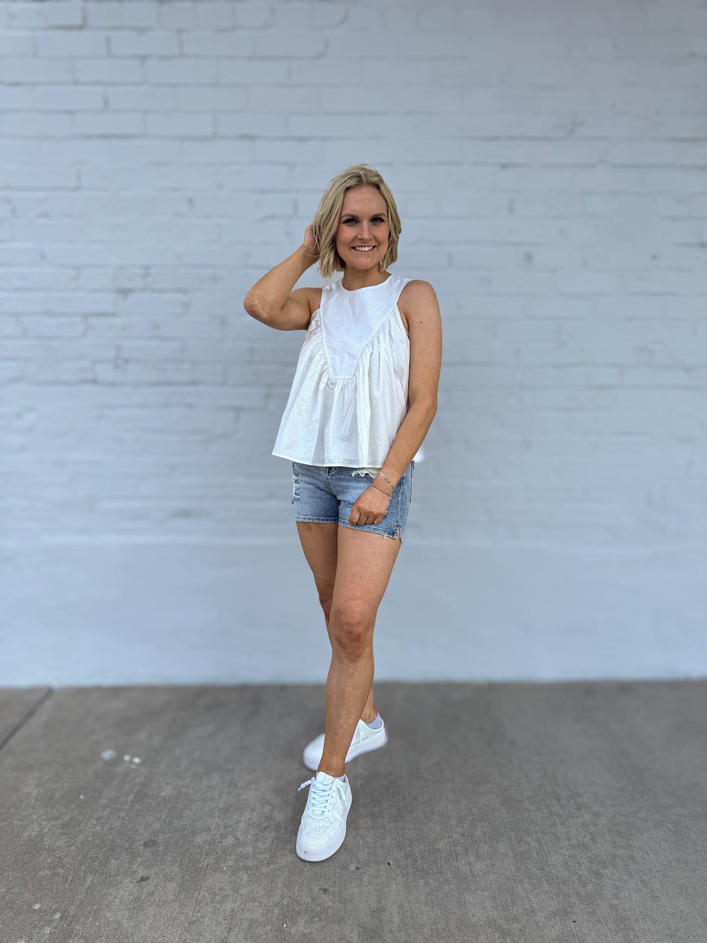 Sleeveless Gathered poplin top