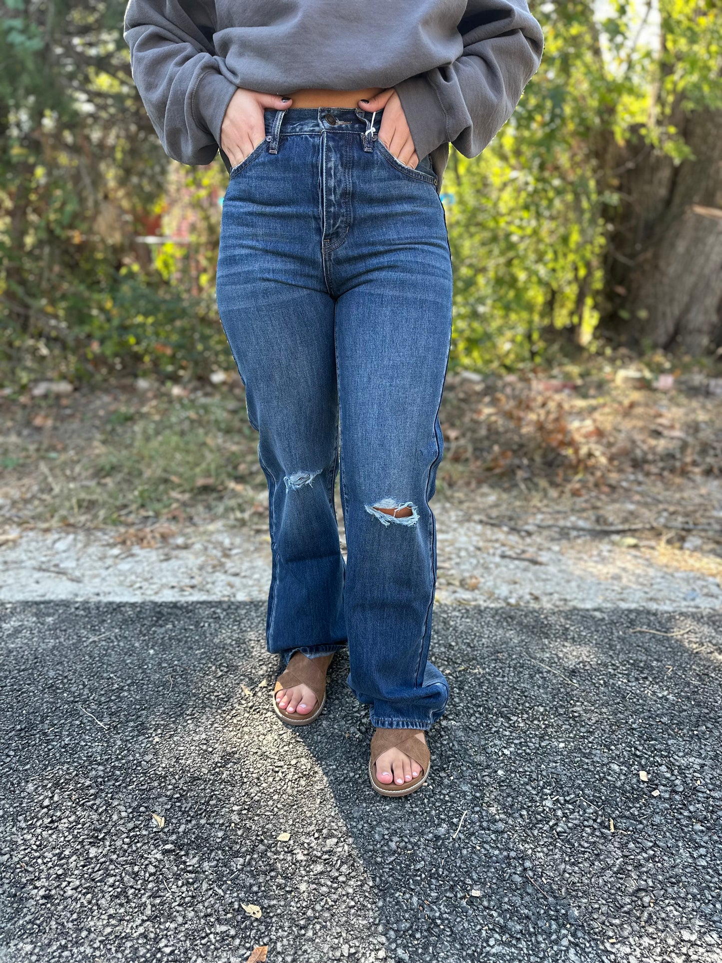 KC7373DV3: Distresses kancan Jeans