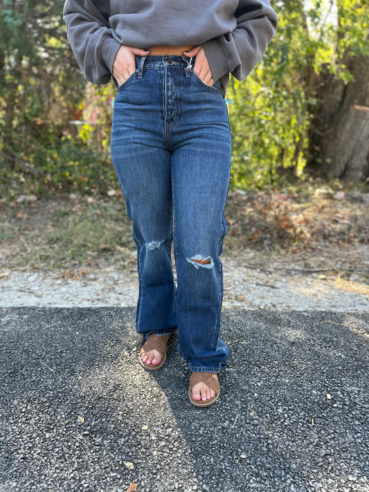 KC7373DV3: Distresses kancan Jeans