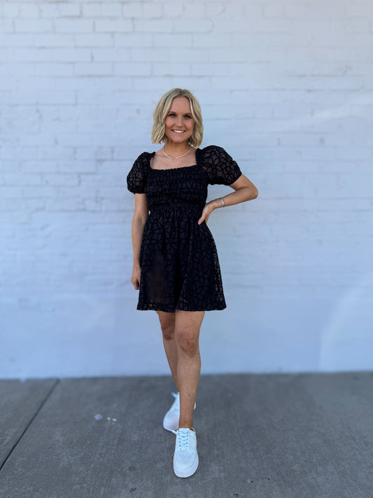 Textured floral puff sleeve mini dress - black