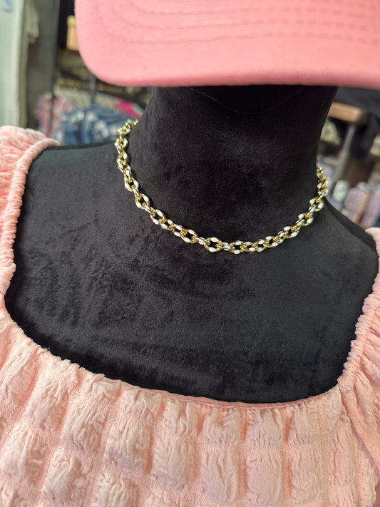 Ezzy Choker
