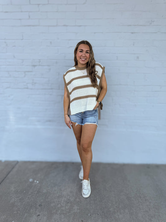 Cream/mocha Sweater vest